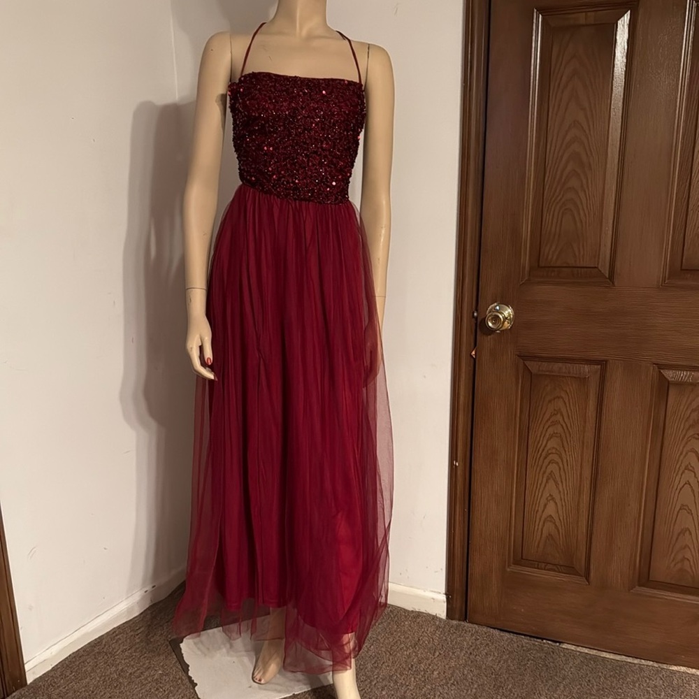 Elegant Red Sequin Evening Dress